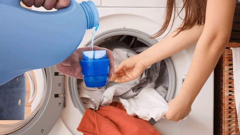 مایع لباسشویی مخصوص لباس سفید مناسب حفظ درخشندگی پارچه